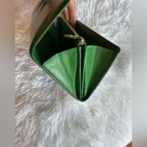 Louis Vuitton Epi Wallet w/ Unbranded Chain, LV Bag LV Ribbon & LV Sample Parfum - Picture 11 of 15